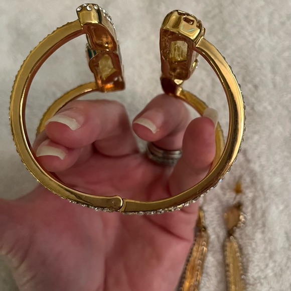 Gorgeous Kara Ross Gold Tone Hinged Bracelet and Matching Earrings - Picture 5 of 7